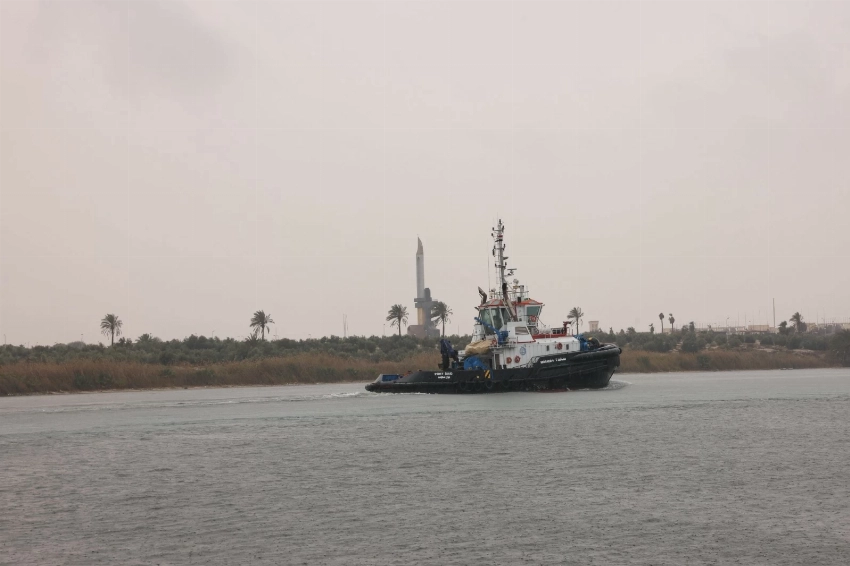 قناة السويس: الملاحة تسير بشكل طبيعي ولم تتأثر بسوء الأحوال الجوية