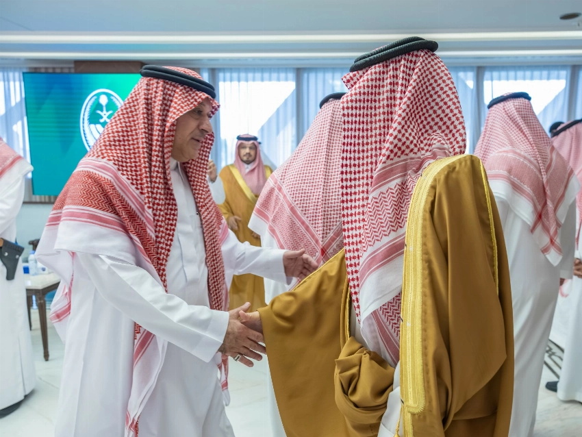 أمير الشرقية يستقبل مدير فرع «الصحة» بالمنطقة ومنسوبي الإمارة المهنئين بعيد الفطر