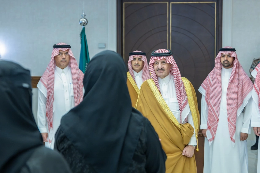 أمير الشرقية يستقبل مدير فرع «الصحة» بالمنطقة ومنسوبي الإمارة المهنئين بعيد الفطر