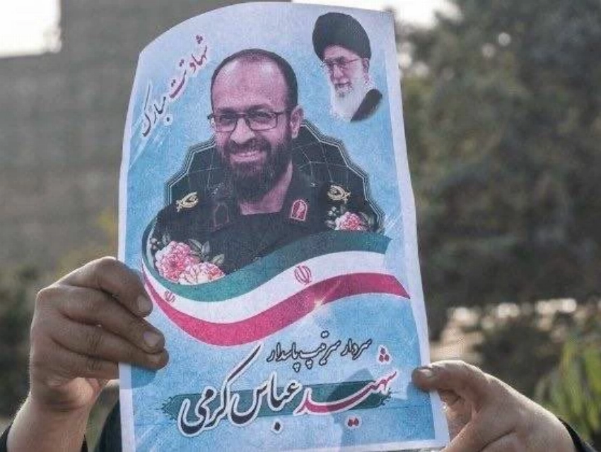 عباس كرمي خلال تشييعه