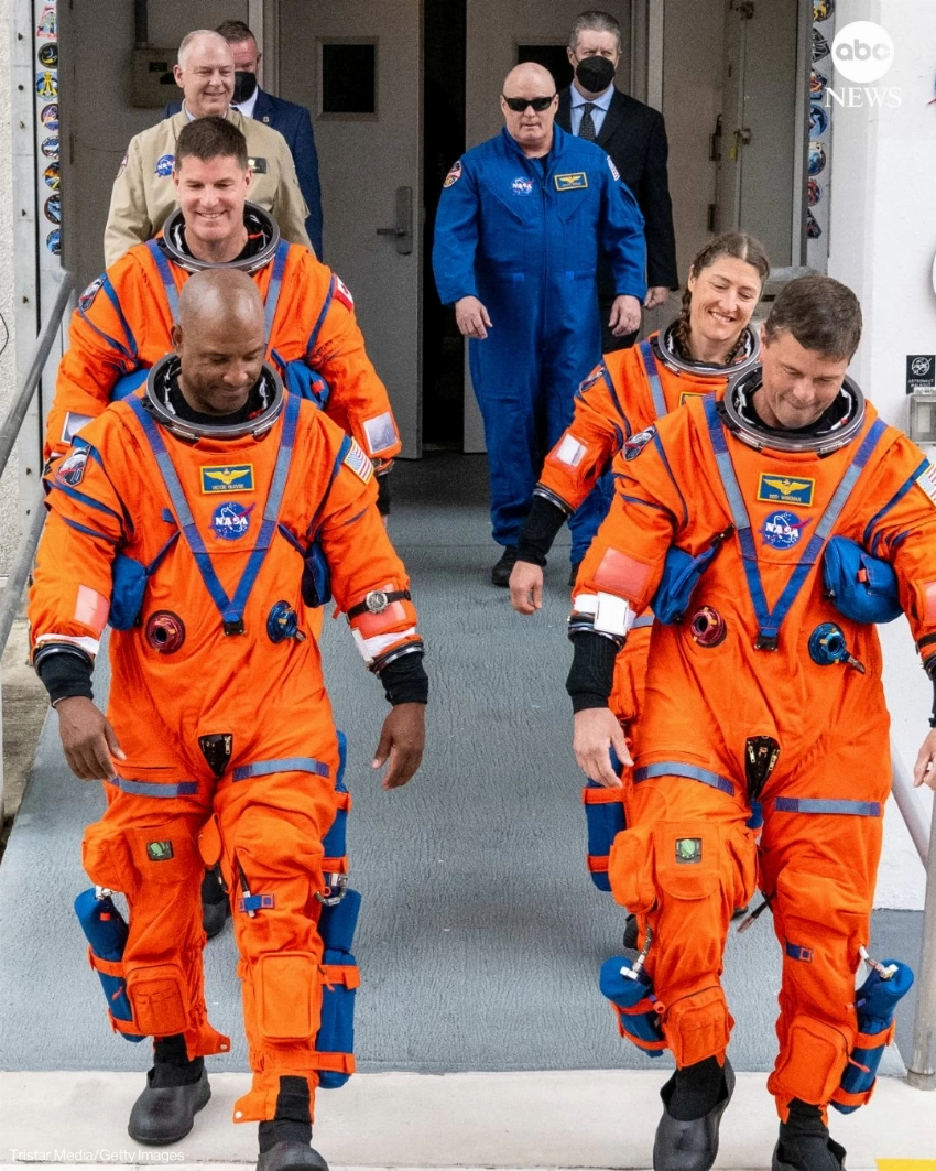 هل نلغي الرحلة ونرتدي البدلات؟.. لحظة مرعبة لرواد أرتميس 2 بعد عبور نقطة «اللا عودة»