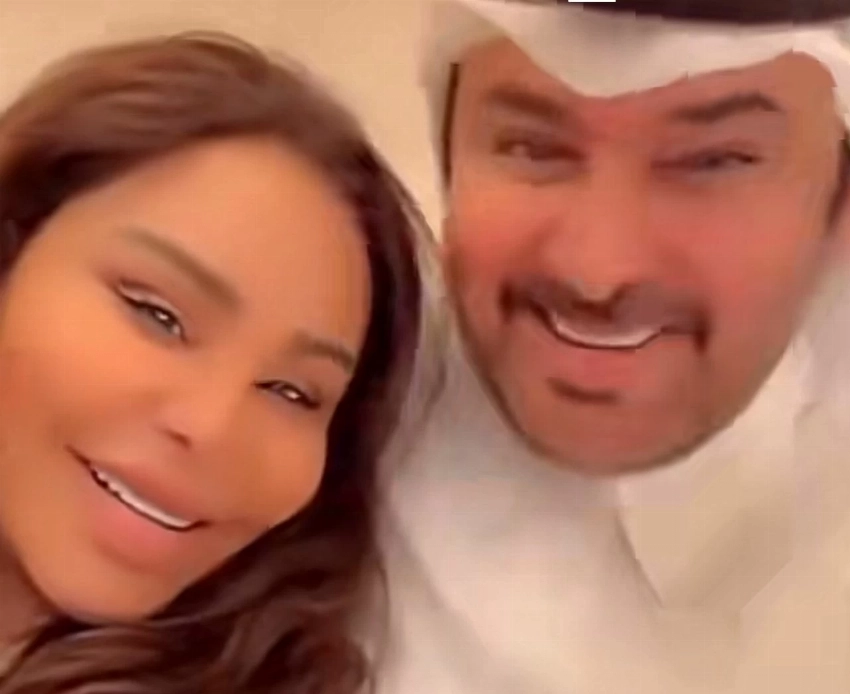 مقطع فيديو يجمع الفنانة الإماراتية أحلام الشامسي وزوجها مبارك الهاجري.