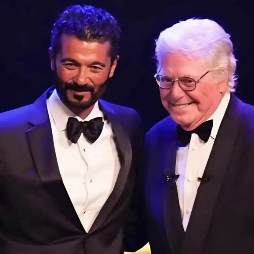 حسين فهمي وخالد النبوي.