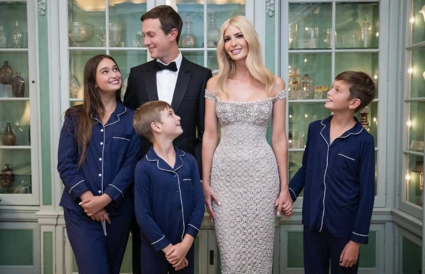 إيفانكا ترمب مع زوجها جاريد كوشنر وأبنائها.