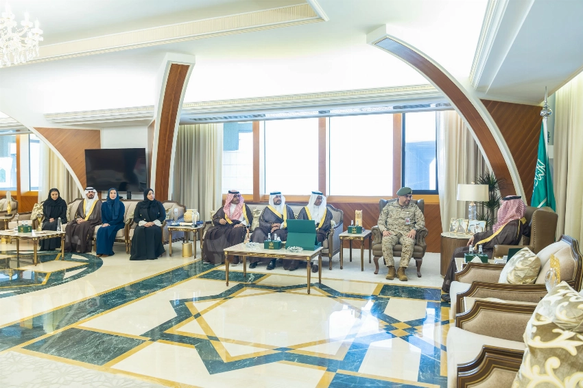 أمير الشرقية يستقبل مدير مجمع الملك فهد الطبي العسكري بالظهران