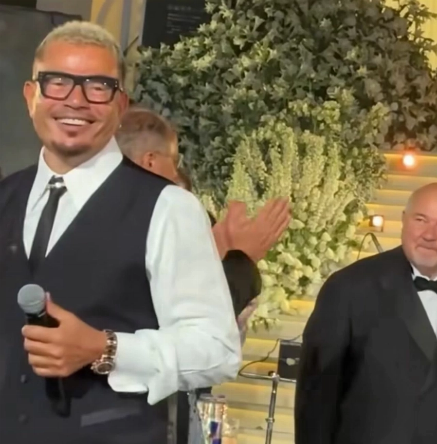 ساعة عمرو دياب تثير الجدل بسعر خيالي