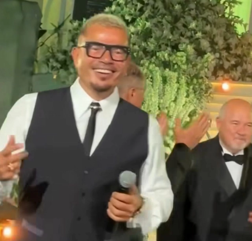 ساعة عمرو دياب تثير الجدل بسعر خيالي