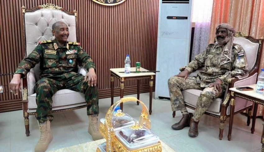 عبد الفتاح البرهان في حديث باسم مع اللواء «النور القُبّة» المنشق عن قوات الدعم السريع.