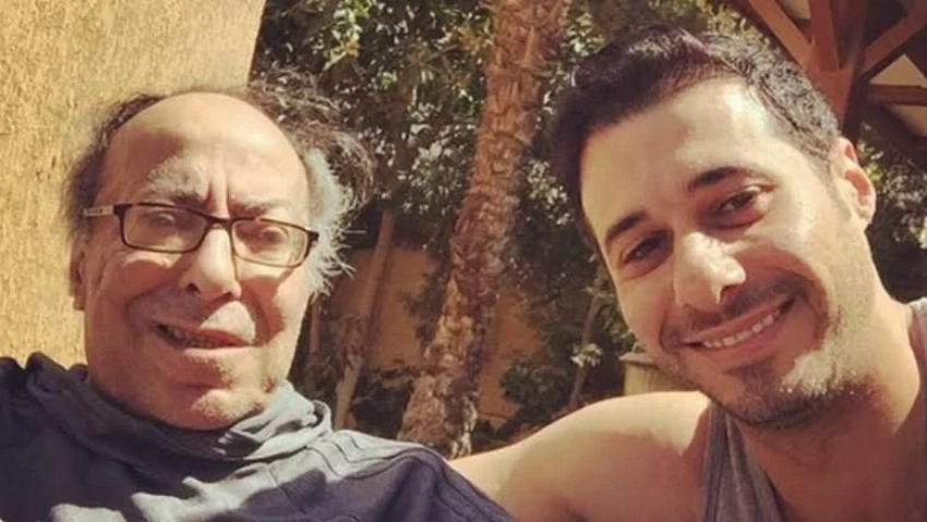 إرث لا يُنسى.. أحمد السعدني يستعيد مسيرة والده بعد عامين على غيابه