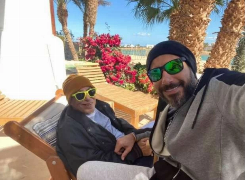 إرث لا يُنسى.. أحمد السعدني يستعيد مسيرة والده بعد عامين على غيابه