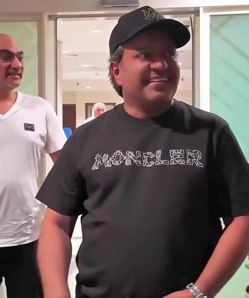 وصول راشد الماجد إلى جدة استعداداً لحفلته المرتقبة