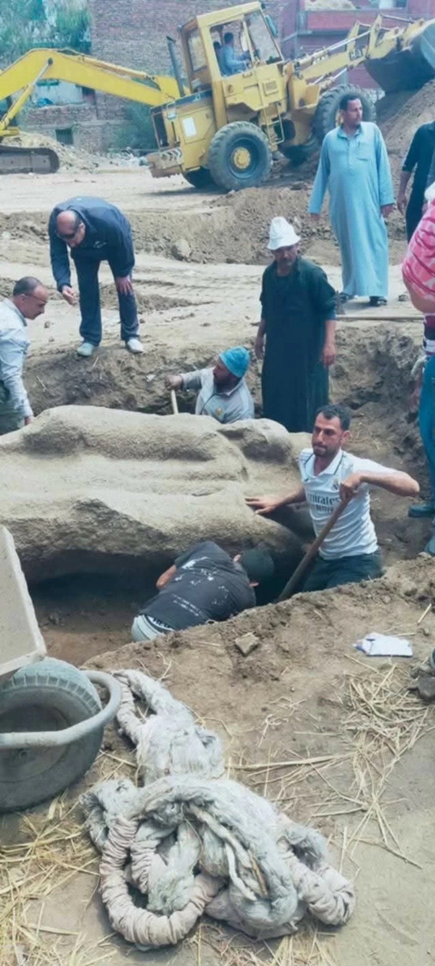 مصر: الصدفة تقود إلى كشف أثري لتمثال الملك رمسيس الثاني بالشرقية