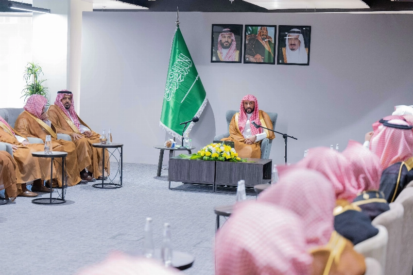 وزير العدل يتفقد محاكم جدة ويلتقي المستفيدين