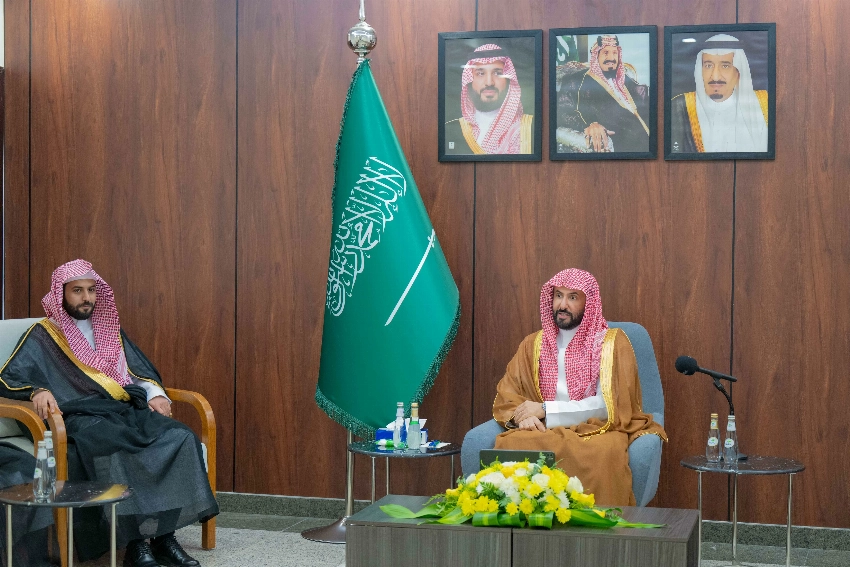 وزير العدل يتفقد محاكم جدة ويلتقي المستفيدين