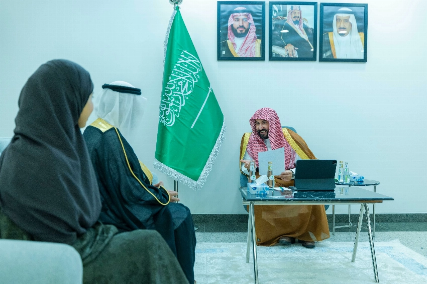 وزير العدل يتفقد محاكم جدة ويلتقي المستفيدين