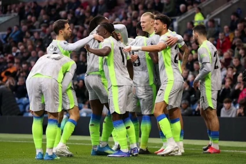 السيتي يخطف الصدارة.. وبيرنلي يودّع «البريميرليغ»