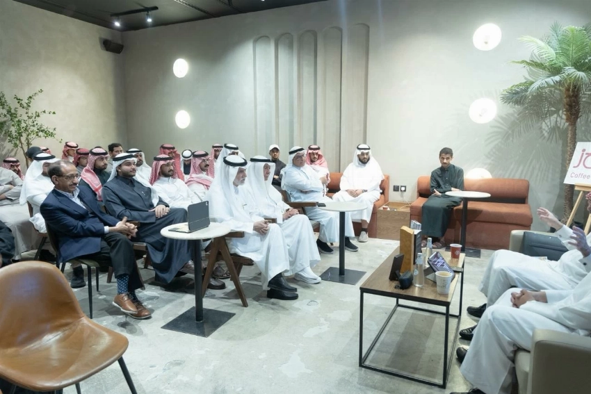 جانب من حضور الجلسة الحوارية. (تصوير: مديني عسيري).