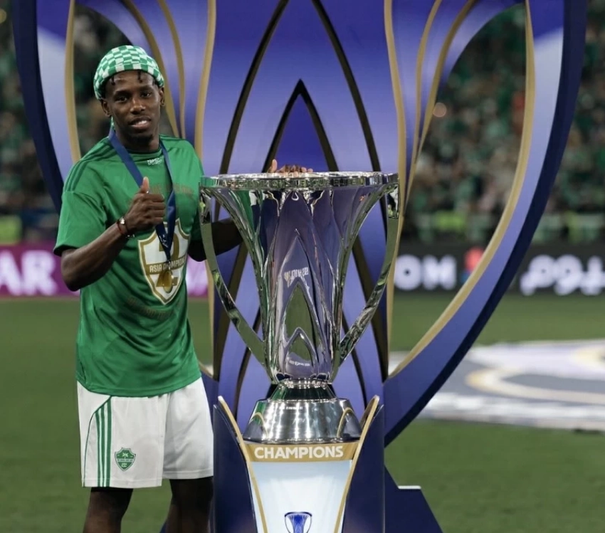 بعد طرده في النهائي الآسيوي.. هوساوي يعتذر لجماهير الأهلي: أخطأت.. ولن تتكرر