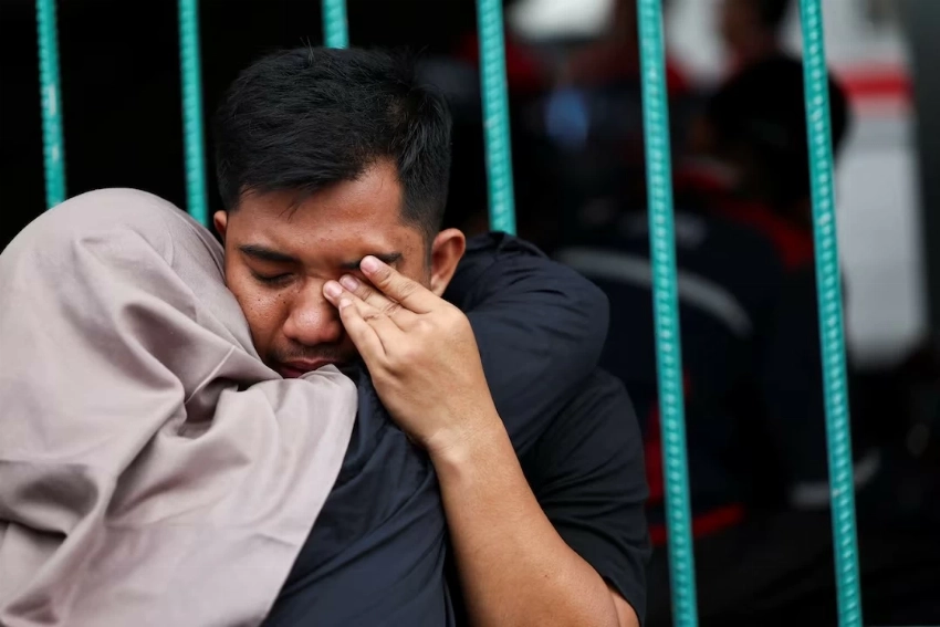 كارثة قطارات قرب جاكرتا: 14 قتيلاً وعشرات المصابين بعد تصادم مروع