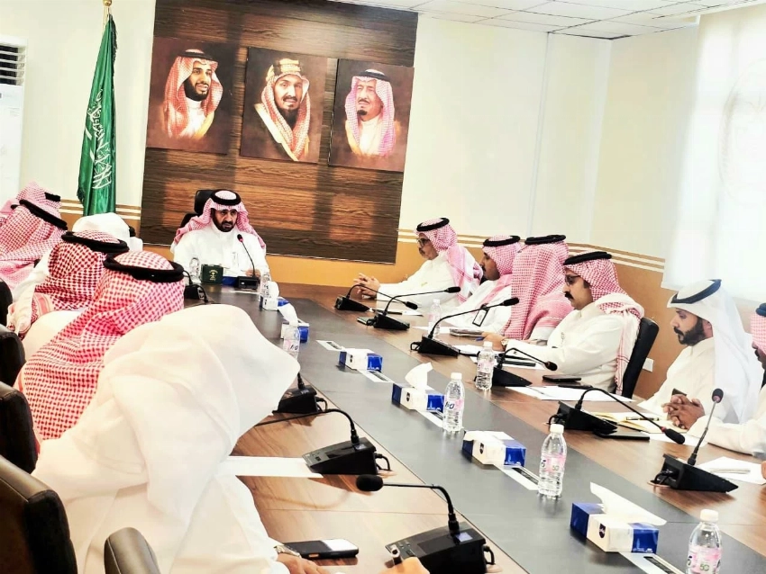  محافظ محايل يرأس اجتماع المجلس المحلي