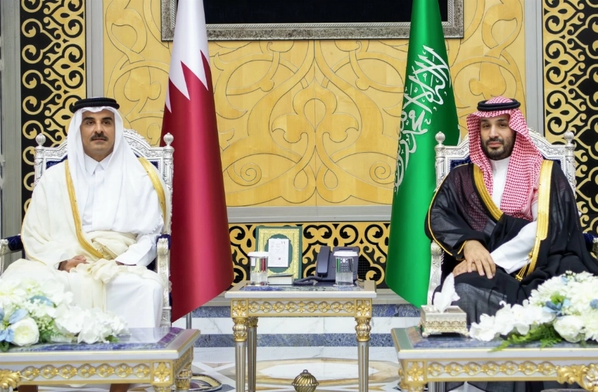 ولي العهد الأمير محمد بن سلمان خلال استقباله أمير دولة قطر تميم بن حمد آل ثاني.