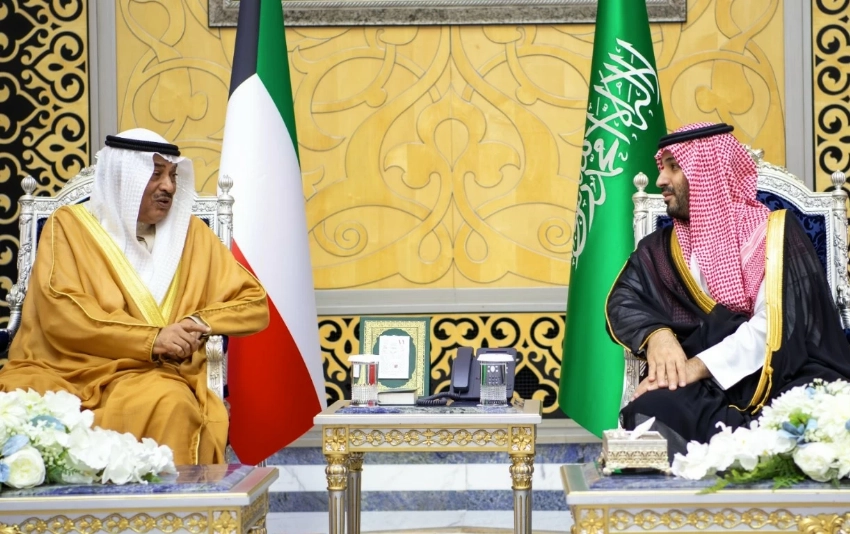 ولي العهد الأمير محمد بن سلمان خلال استقباله ولي العهد دولة الكويت الشيخ صباح الخالد الحمد الصباح.