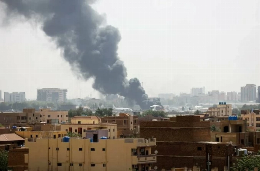 صور لاستهداف مطار الخرطوم ومواقع إستراتيجية بالسودان.