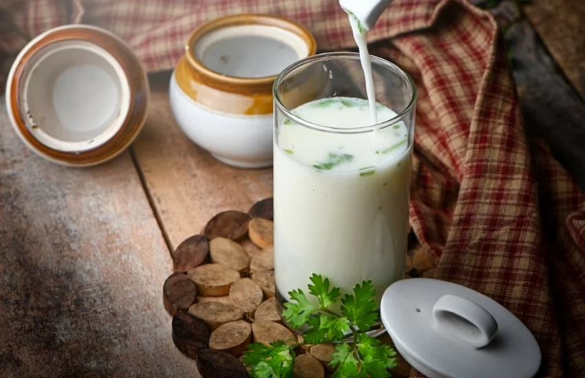 ماذا يحدث لجسمك عند تناول الزبادي قبل النوم؟