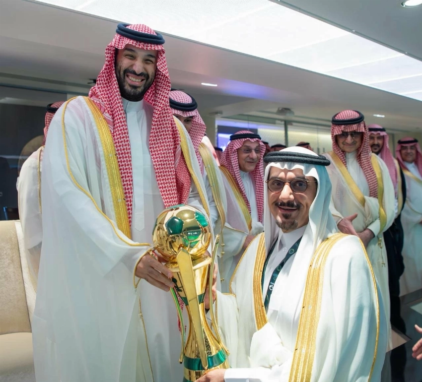 نيابةً عن خادم الحرمين الشريفين.. ولي العهد يتوج الهلال بكأس الملك 2026