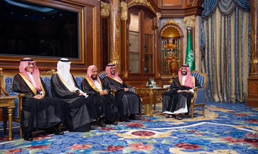 ولي العهد يستقبل وفد تكريم خادم الحرمين لدعمه جمعيات تحفيظ القرآن
