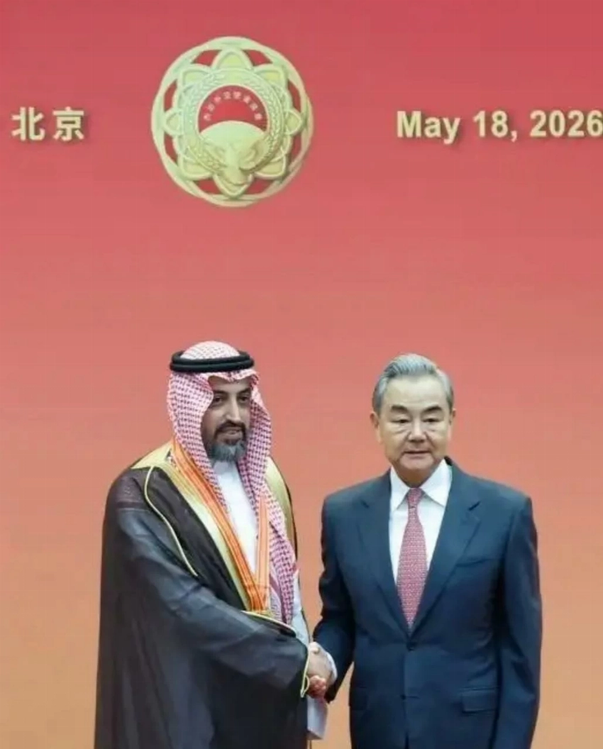 الخارجية الصينية تُكرّم السفير السعودي في بكين بميدالية الدبلوماسي المتميز
