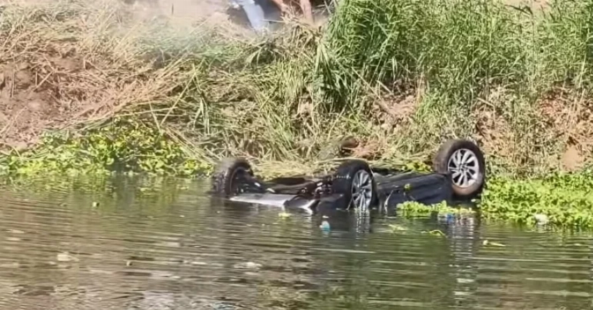 فيديو: مصرع أسرة بعد سقوط سيارة في «مجرى مائي» بمصر
