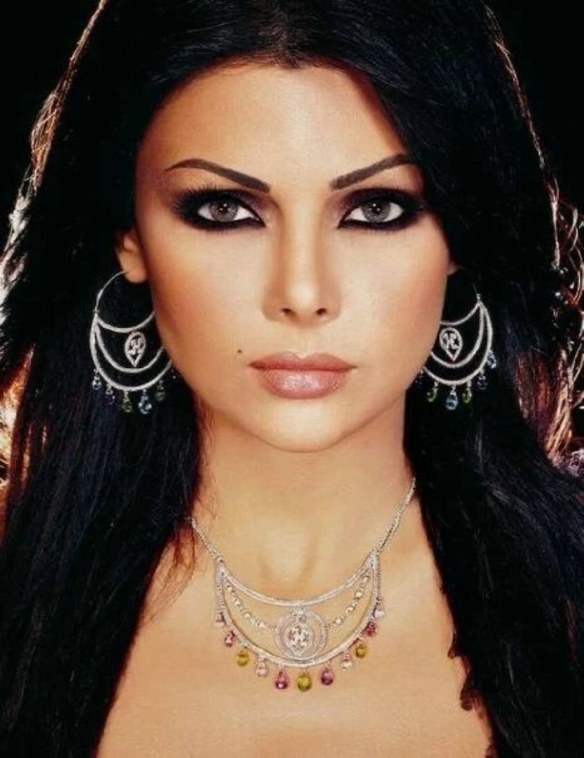 سموكي هيفاء وهبي يعود إلى الواجهة.. صيحة جمالية تستعيد بريقها في 2026