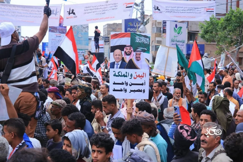 جانب من المظاهرات في تعز