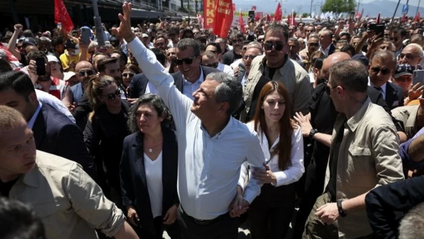 انشقاق واسع يهز أكبر أحزاب المعارضة التركية.. أوزيل و91 نائباً يؤسسون حزباً جديداً