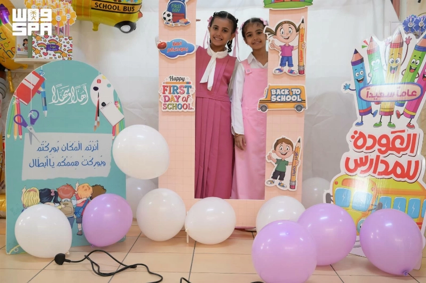طالبات يلتحقن بمدارسهن بتعليم مكة