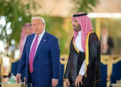 ولي العهد الأمير محمد بن سلمان مستقبلاً الرئيس الأمريكي دونالد ترمب في الرياض خلال زيارته الأخيرة.