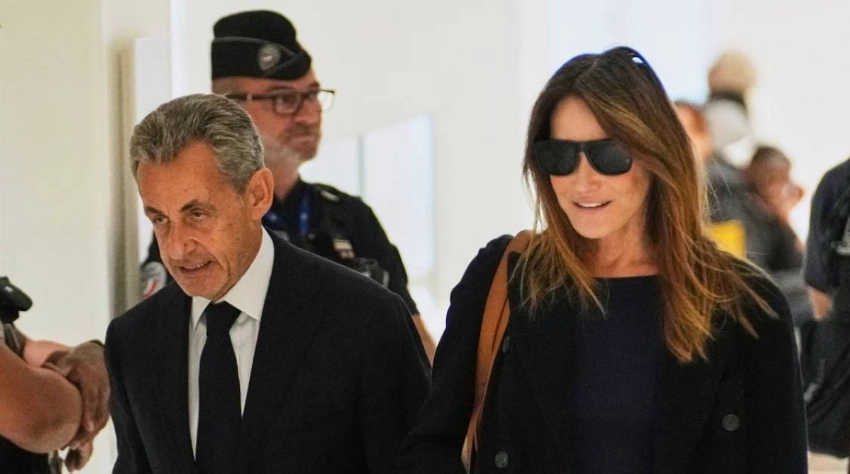 Sarkozy y su esposa a su llegada al juicio.