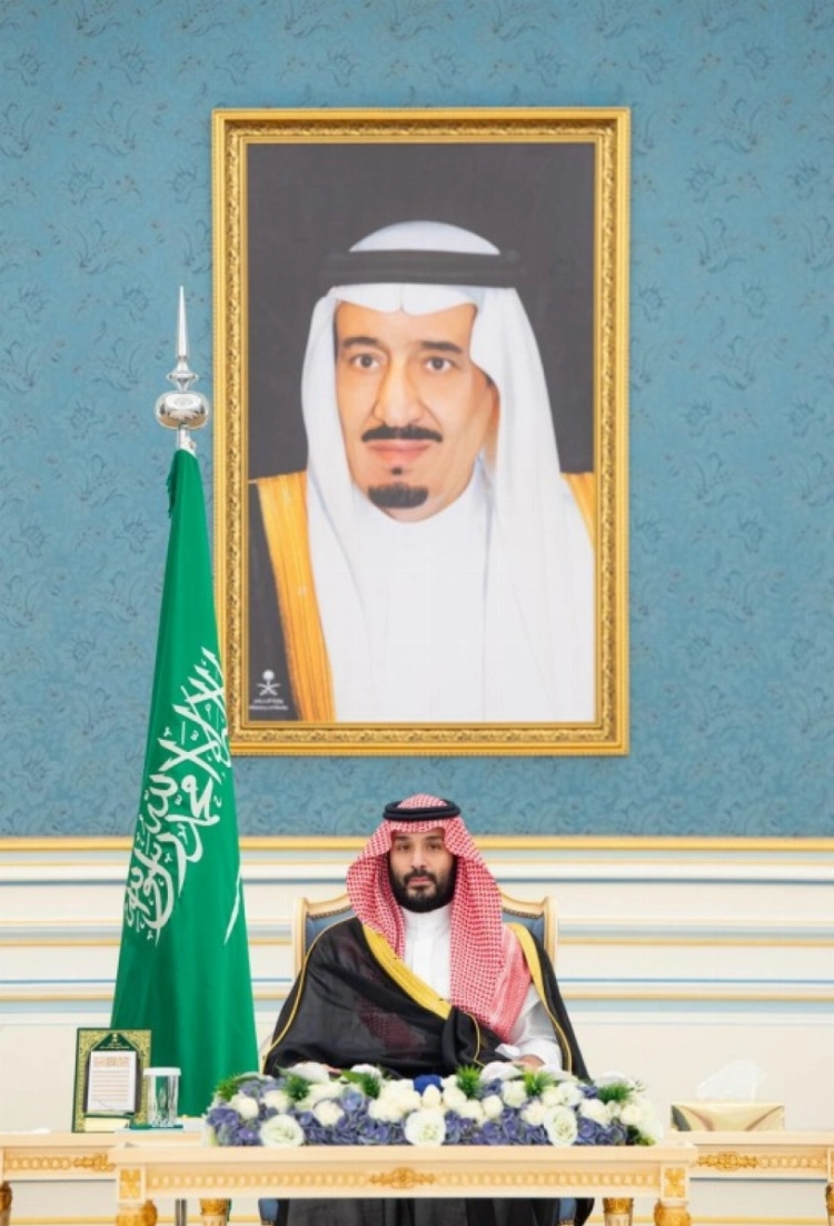 ولي العهد يستقبل الأمراء والعلماء والوزراء وجمعا من المواطنين الذين قدموا للسلام عليه ولي العهد يستقبل الأمراء والعلماء والوزراء وجمعا من المواطنين الذين قدموا للسلام عليه