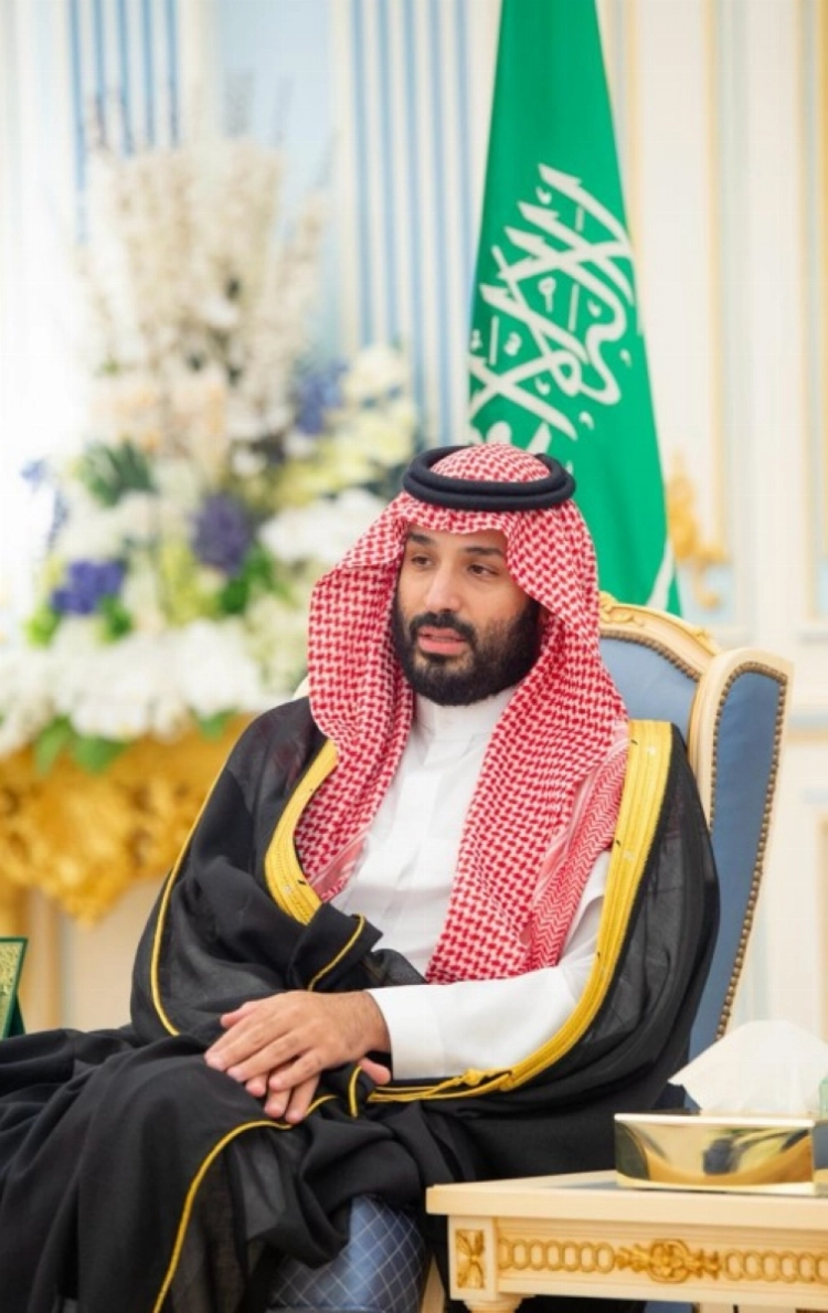 ولي العهد يستقبل الأمراء والعلماء والوزراء وجمعا من المواطنين الذين قدموا للسلام عليه ولي العهد يستقبل الأمراء والعلماء والوزراء وجمعا من المواطنين الذين قدموا للسلام عليه