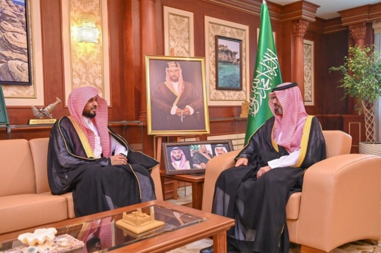 أمير جازان ونائبه يلتقيان رئيس المحكمة الإدارية بالمنطقة أمير جازان ونائبه يلتقيان رئيس المحكمة الإدارية بالمنطقة