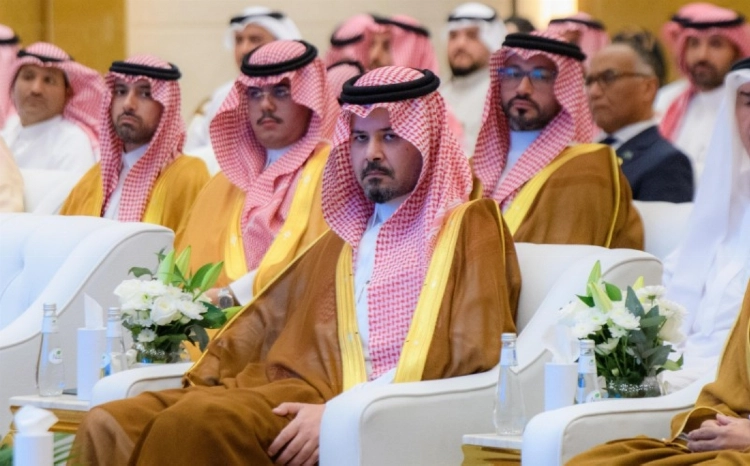 أمير المدينة يرعى ورشة عمل تنمية المحتوى المحلي للقطاع السياحي بحضور وزير السياحة أمير المدينة يرعى ورشة عمل تنمية المحتوى المحلي للقطاع السياحي بحضور وزير السياحة