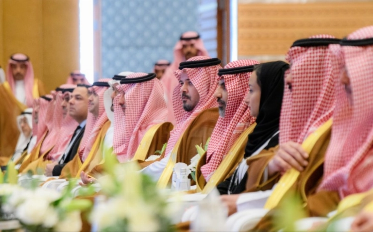 أمير المدينة يرعى ورشة عمل تنمية المحتوى المحلي للقطاع السياحي بحضور وزير السياحة أمير المدينة يرعى ورشة عمل تنمية المحتوى المحلي للقطاع السياحي بحضور وزير السياحة