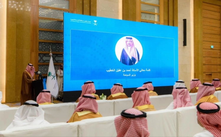 أمير المدينة يرعى ورشة عمل تنمية المحتوى المحلي للقطاع السياحي بحضور وزير السياحة أمير المدينة يرعى ورشة عمل تنمية المحتوى المحلي للقطاع السياحي بحضور وزير السياحة