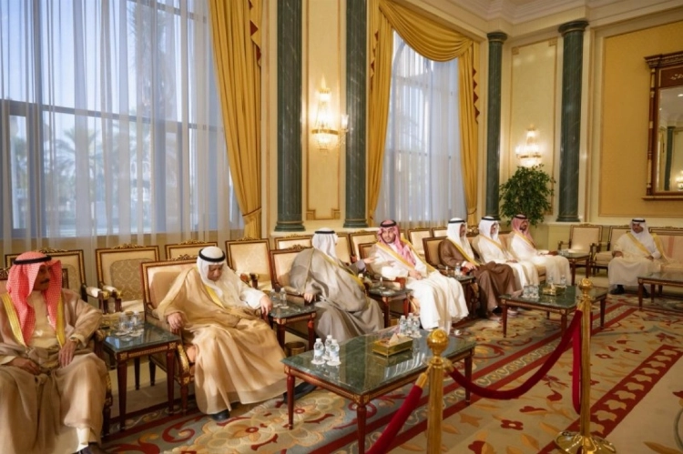 الأمير تركي بن محمد بن فهد ينقل تعازي القيادة في وفاة الشيخ علي الصباح الأمير تركي بن محمد بن فهد ينقل تعازي القيادة في وفاة الشيخ علي الصباح