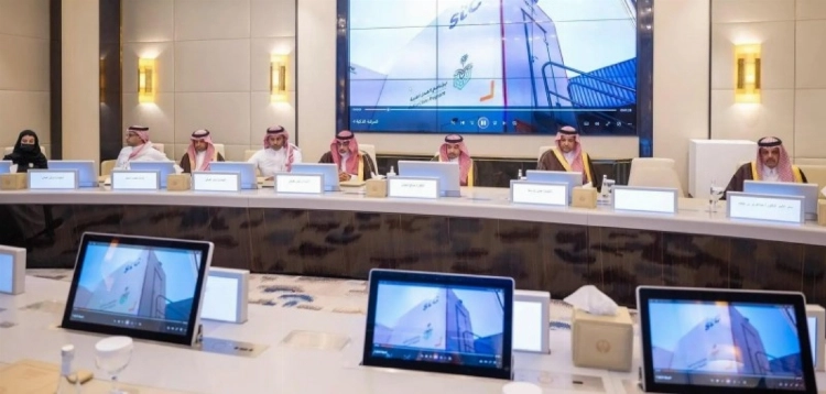 عبدالعزيز بن سعود يدشن وحدة الأورام المتنقلة التابعة للخدمات الطبية بوزارة الداخلية عبدالعزيز بن سعود يدشن وحدة الأورام المتنقلة التابعة للخدمات الطبية بوزارة الداخلية