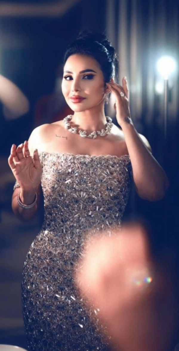 بإطلالة ماسية.. لجين عمران تحتفل بيوم ميلادها