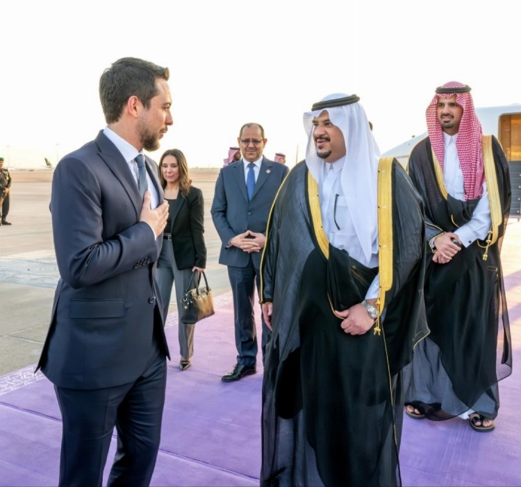 ولي عهد الأردن يصل إلى الرياض وفي مقدمة مستقبليه نائب أمير المنطقة ولي عهد الأردن يصل إلى الرياض وفي مقدمة مستقبليه نائب أمير المنطقة