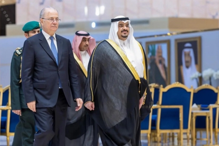 رئيس وزراء فلسطين يغادر الرياض وفي مقدمة مودعيه نائب أمير المنطقة رئيس وزراء فلسطين يغادر الرياض وفي مقدمة مودعيه نائب أمير المنطقة