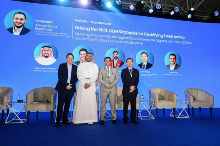 iCAUR تتألق في معرض السيارات الكهربائية بالرياض مع الإطلاق الإقليمي الأول لسيارة V27 REEV SUV iCAUR تتألق في معرض السيارات الكهربائية بالرياض مع الإطلاق الإقليمي الأول لسيارة V27 REEV SUV